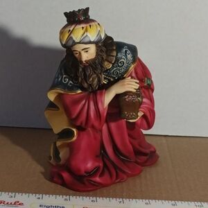 2002 Grandeur Noel Kneeling Wise Man King Nativity Figurine 8" Painted